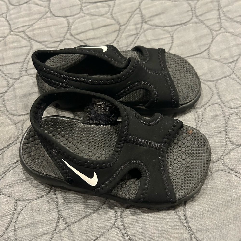 Nike Kids Black Sandals - Size 6